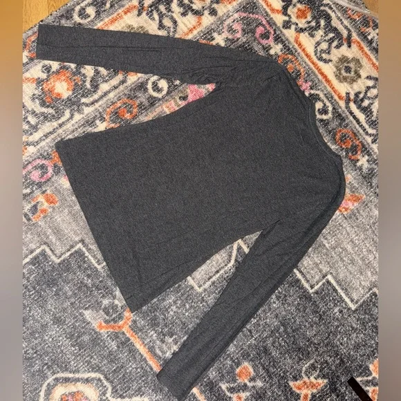 Banana Republic V-neck Timeless Tee – Long Sleeve – Charcoal Gray – Size S - Picture 4 of 5